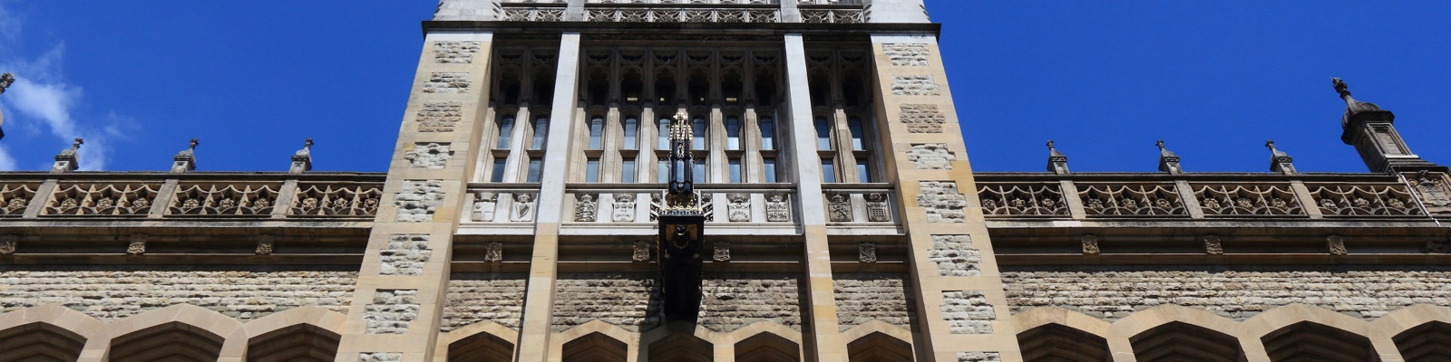 Photo of the King's College London building.